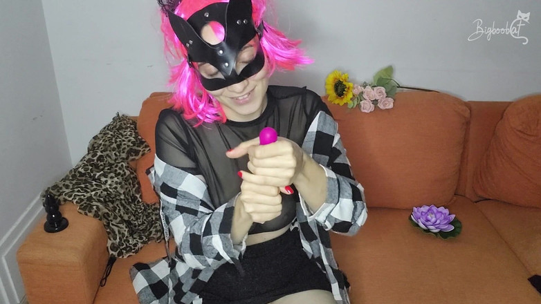 BigBoobCat: 我自然的大奶子在跳动！戴上阴户面具，我正在取悦自己