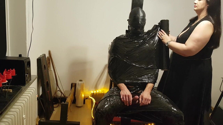 DOMINATRIX6: Foil bondage slave parte 2 - film imbragato mummificato e portato al...