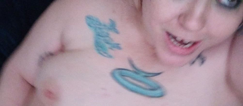 Anonymity awaits: Elle se donne du plaisir en pensant à toi, viens rêvasser...