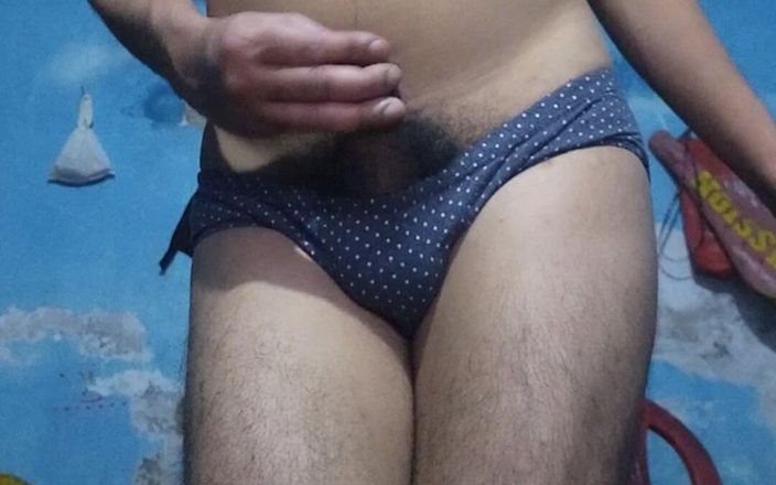 Lustyizlife: Geiler indischer teenie-junge, der bh und höschen seiner stiefschwester beim...