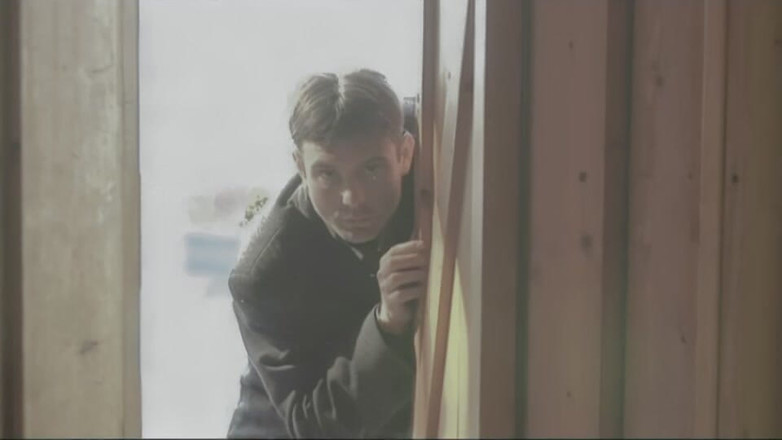 Inthe MILF room: MILF ini dan temannya yang berdada besar menikmati orgasme lesbian