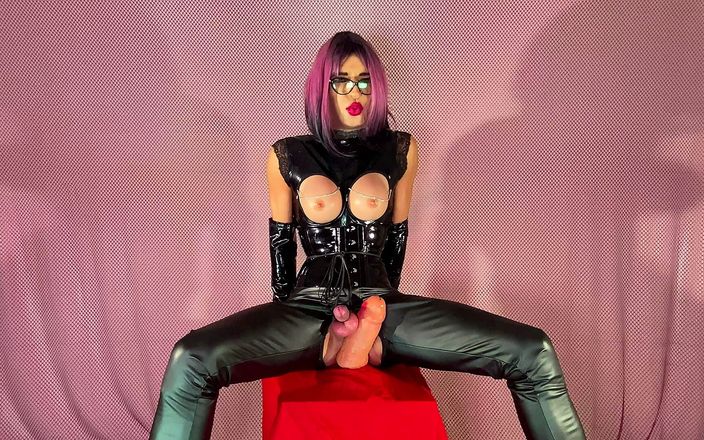 sillystacy: Sissy stacy đào tạo rất khó để cưỡi con cu giả mập...