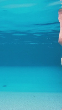Mon Chéri Me Baise Dans La Piscine De La Villa!
