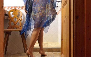 Selena701: Isteri blonde matang amatur Selena menikmati beberapa permainan seks