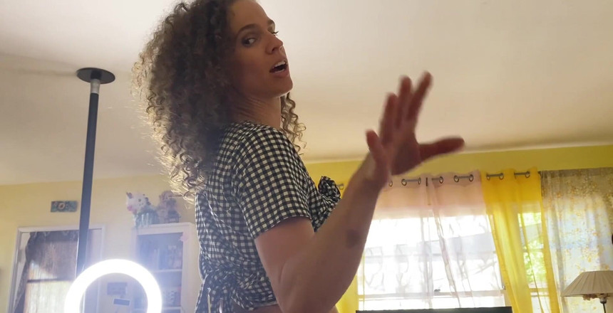 VibeWithMommy: Pomáhám mému dobrému chlapci prozkoumat jeho foot fetiš a dobře,...