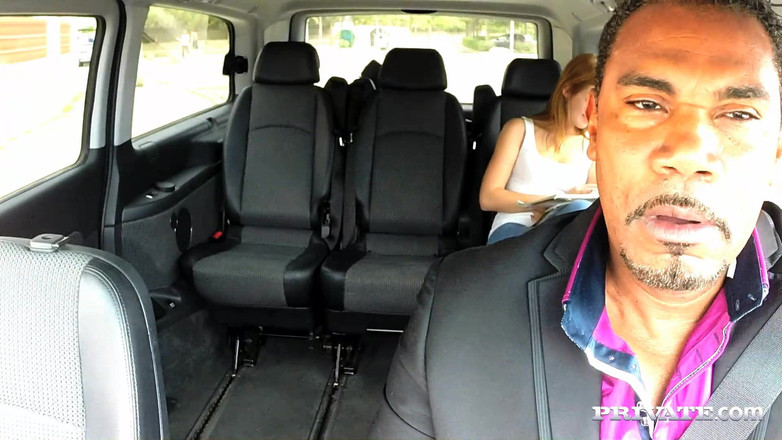 Private.com: Alexis обожает трахаться, поэтому она попадает в большое черное такси