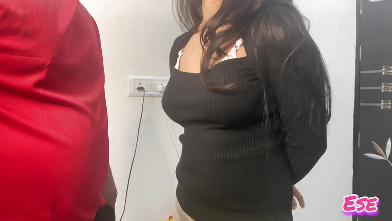 Sammy Sins: 上司は、休暇を取りすぎたことで彼の秘書を罰します