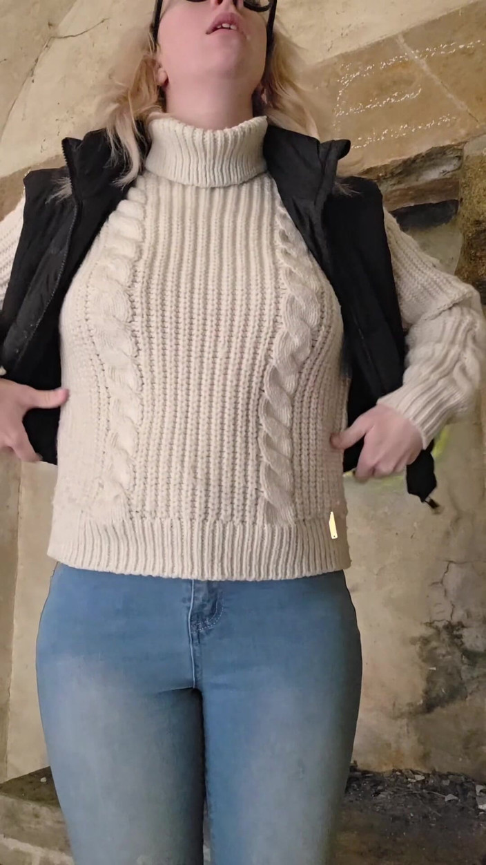 GIULIANA_OFFICIEL: Squirt Besar Di Rumah Terbengkalai