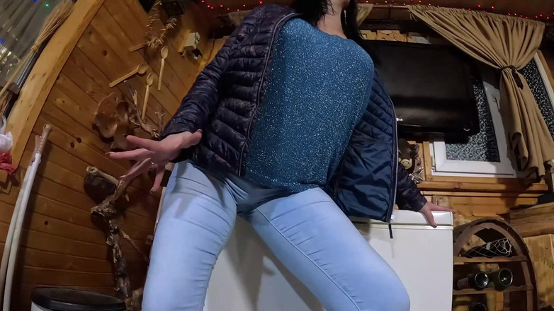 MilfyCalla: Lo Zoccolo Di Cammello MILF Balla, Stuzzica &amp; Piscia Nei Suoi...