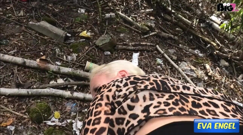 Eva Engel: Please Fuck. as an Ao Hobby on the Roadside