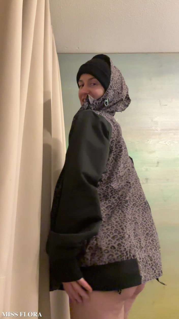 Miss Flora: Стриптиз подружки