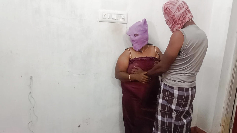 Santhi89: 印度泰米尔女孩在房子里出轨热辣的大胸部热辣阴户硬操世界，就像性在热辣女人丈夫朋友长鸡巴里