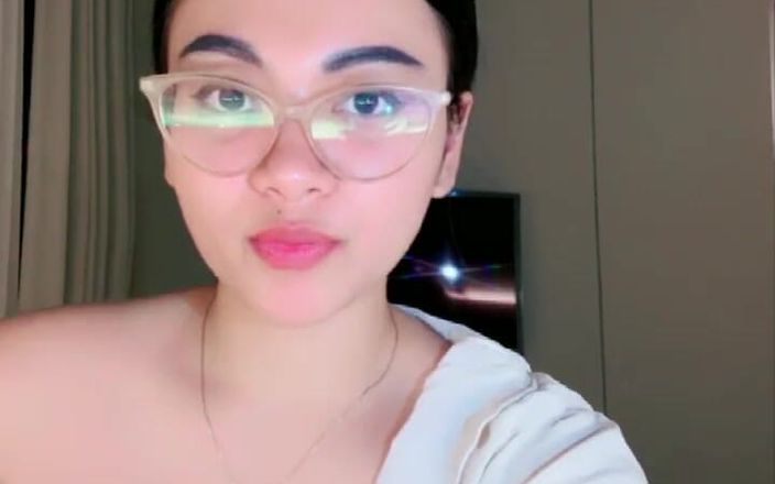 Jonathan Camberg: Kakak Tiri Sedang Masturbasi Di Kamar