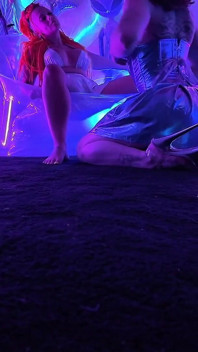 Out of This World girl auf Mädchen