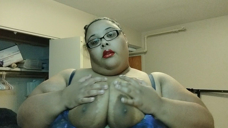 Jessica pigslut: Gillar du mina stora tuttar?