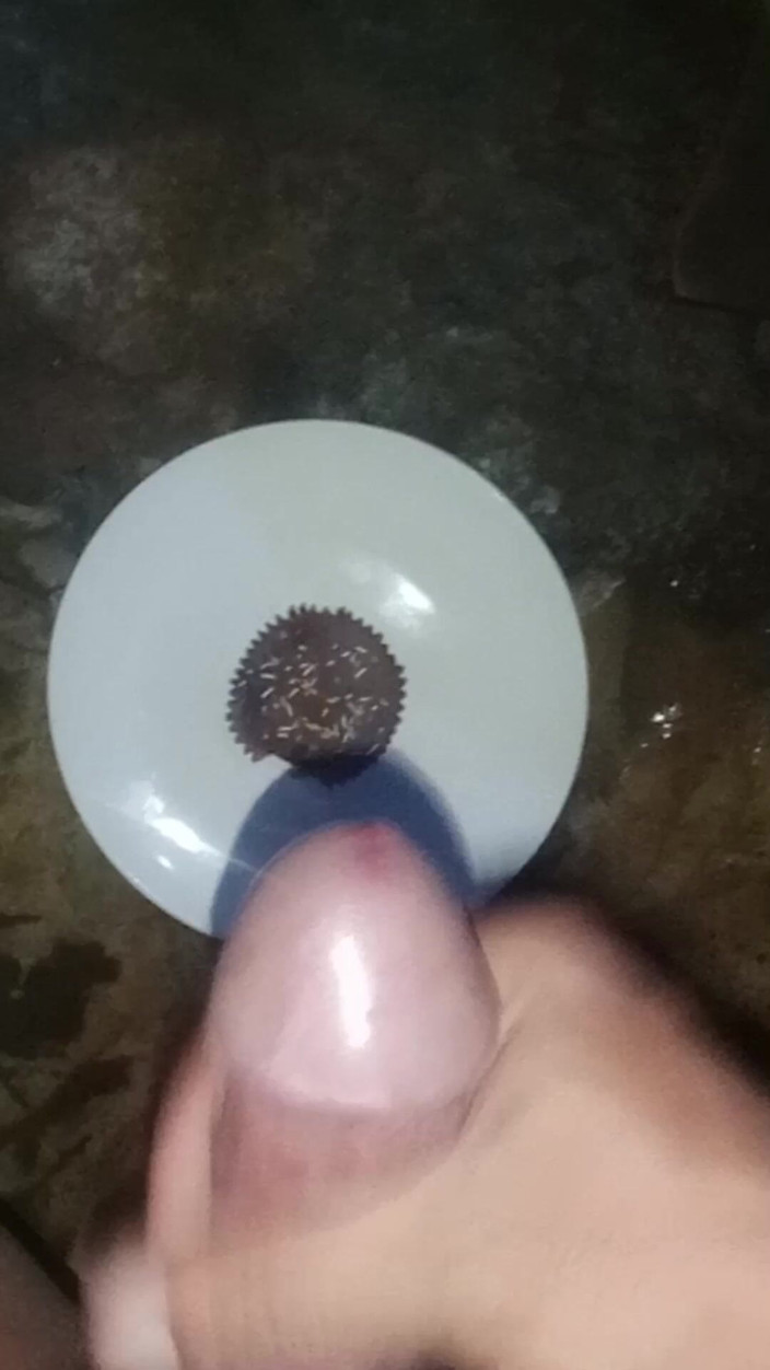 Masturbating25: Ejaculare pe mâncare