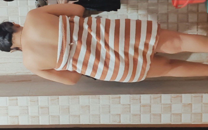 Hot Sis: 화장실에서 큰 엉덩이 Latika 누드