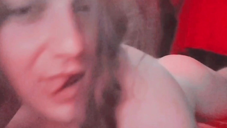 Kitty_Cross: 裙子太短了，真可爱