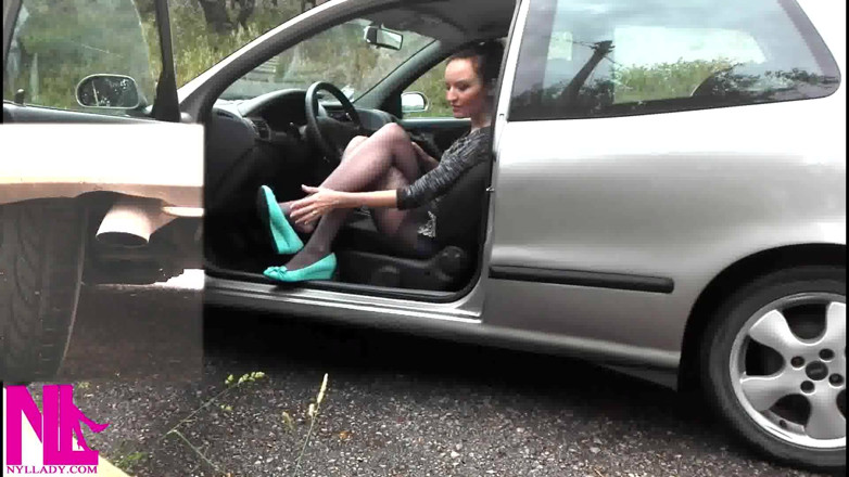 Nyllady: Revving Moje auto v sexy bytech Red Ballet