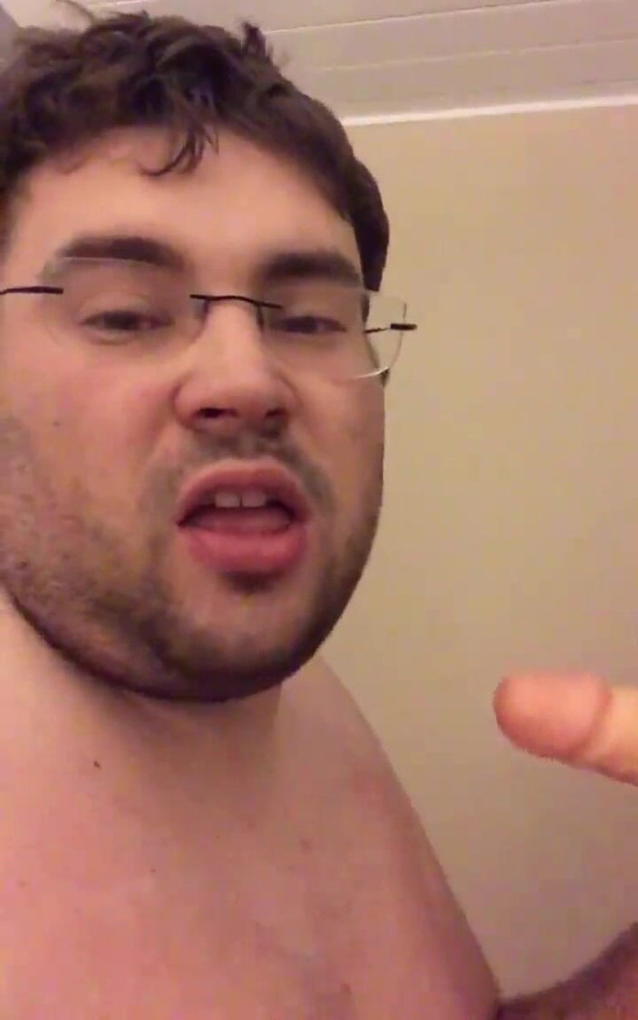 Gavin Russell: Cewek sange ini lagi asik nyepong dildo