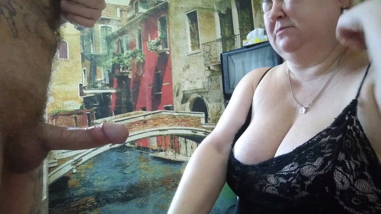 Zona901: Mother-in-law sucks cock in the kitchen