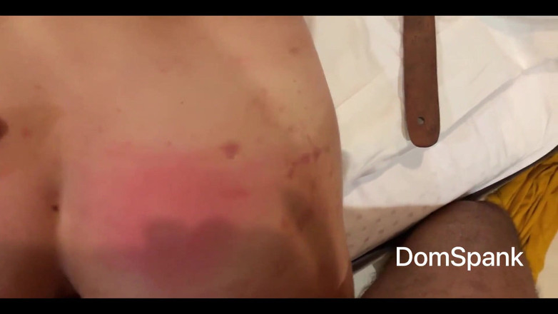 RealDomSpank: Evropská přítelkyně má orgasmus z tvrdého šukání zadku a říká, že jsem citlivý