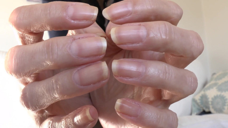 Lady Victoria Valente: Tôn thờ bàn tay xinh đẹp của tôi và chơi với...