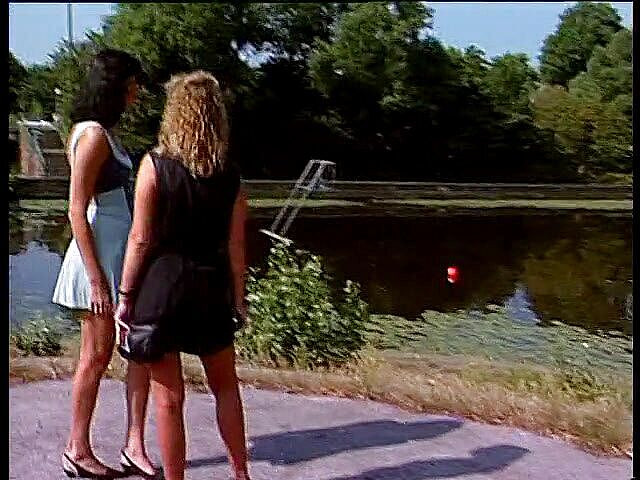 Lucky Cooch: Si blonde dan si rambut coklat di temu bual di...