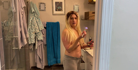 TabithaXXX: Capturada Tabitha colocando sua maquiagem