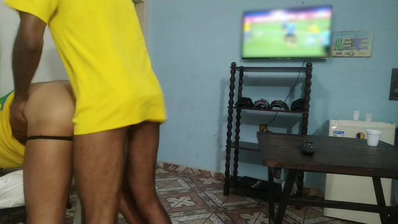 MiguellTrajano: 이웃이 월드컵을 보고 아내가 집에 없는 동안 섹스를 하기로 결정 - 3부