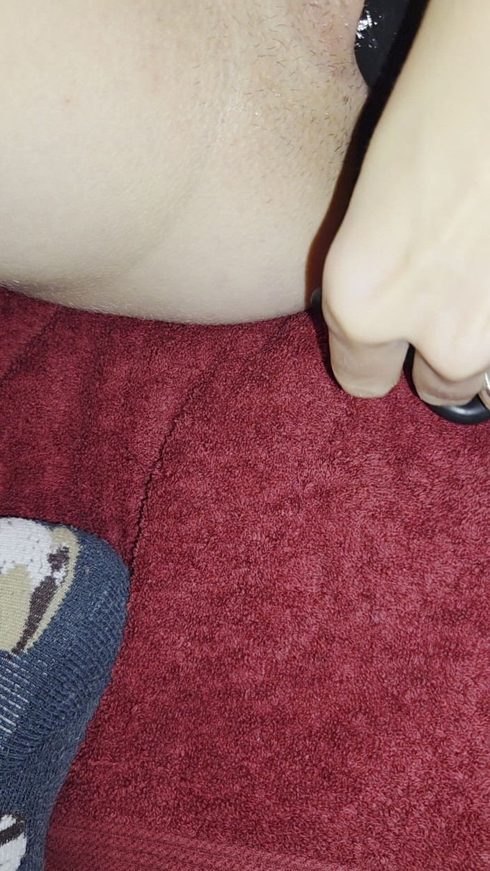 Ana Liz: Ana liz aç göt deliğini dolduruyor ve sıkı amcığını parmaklarıyla...