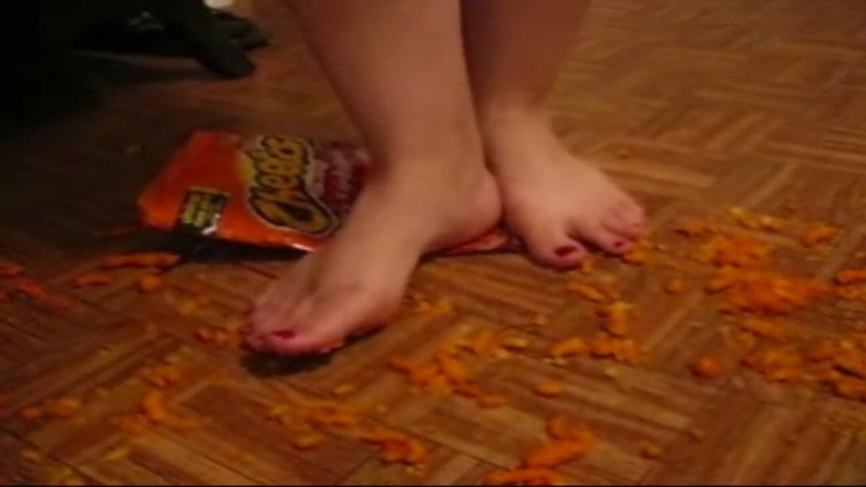Sexy Amateurz: She smashes food with her feet