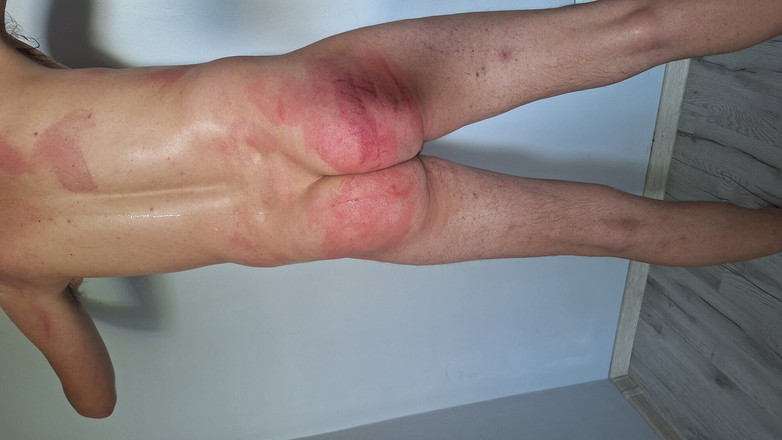 Bastet: 큰 젖탱이의 지배자 펨돔 그녀는 벨트 30 번 그를 이길 그는 계산해야합니다, 그에게 오줌을 싸고 그를 정액을 핥게.