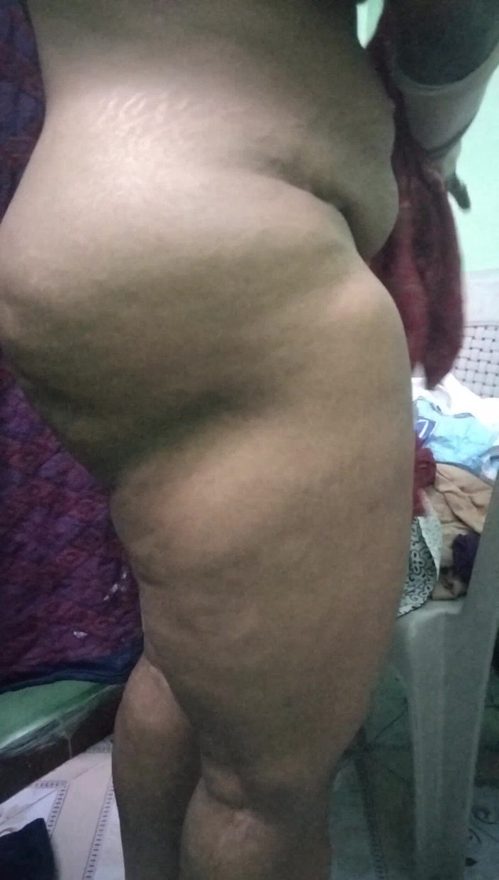 Tamil lesbian: Tres tías vestidas calientes en mi habitación