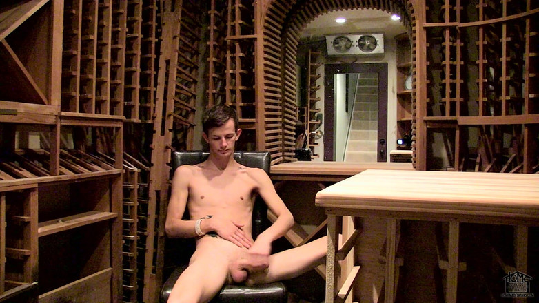 Homemade Twinks: Hlazení ve sklepě