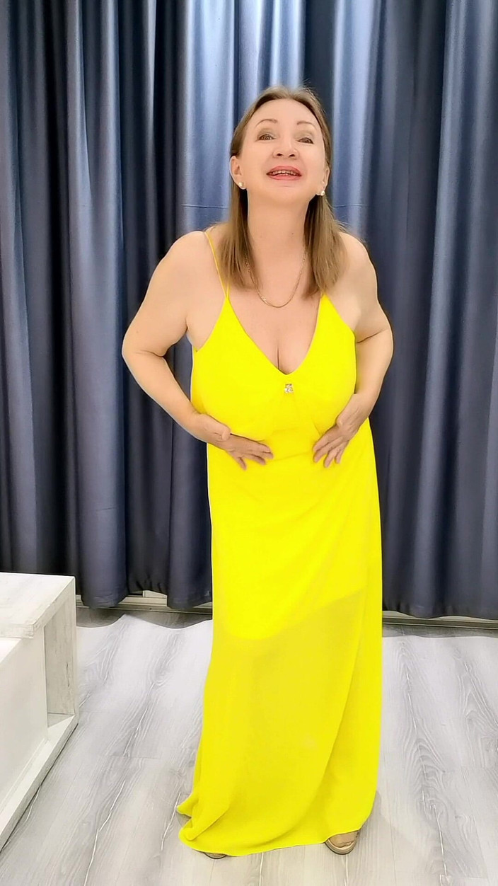 MariaOld: Bu guru seksi menggoda murid dengan toket besar dan memek...