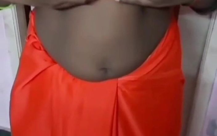 IndianHotwifeX: 异国情调的荡妇妻子的大屁股摇晃和曲线在热辣的角色扮演中引诱 - 绿帽男观看！