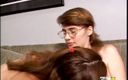 Family Role Playing: Ragazza arrapata fa sesso lesbico con la sua sorellastra sul...