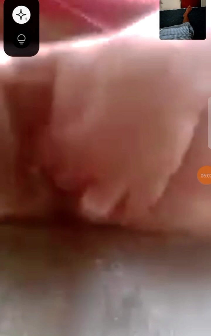 Me and my new slut: O femeie căsătorită matură infidelă în apel video se fute cu...