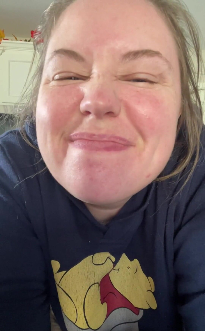 KinkyKatie: Uită-te la țâțele mele frumoase