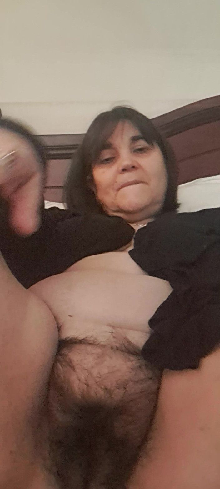 Mommy big hairy pussy: Hadiah Krismas MILF