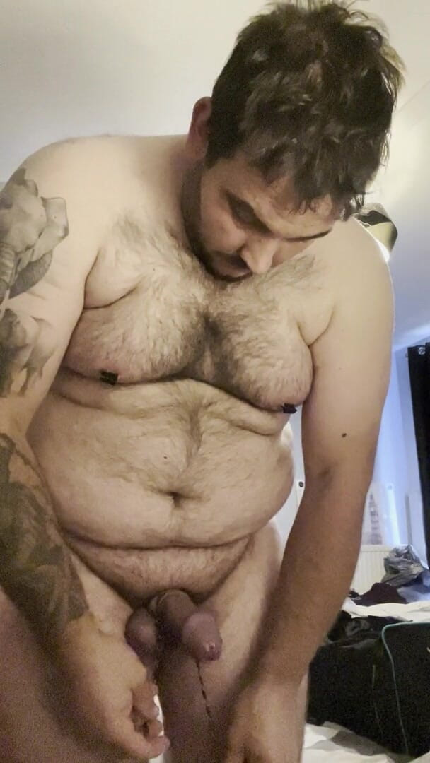 Shaun Cbt: 鸡巴和球在束缚中变成紫色，极端的乳头夹和屁股塞与一点变装