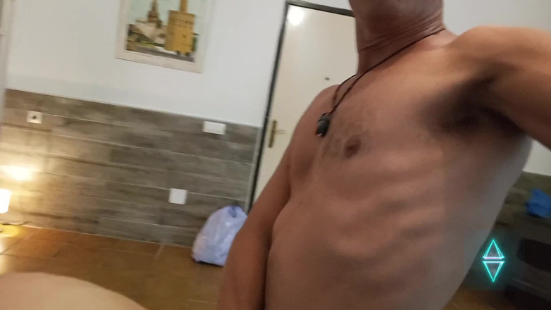 Amadeus studio: Götünü açıp beni bekleyeceksin