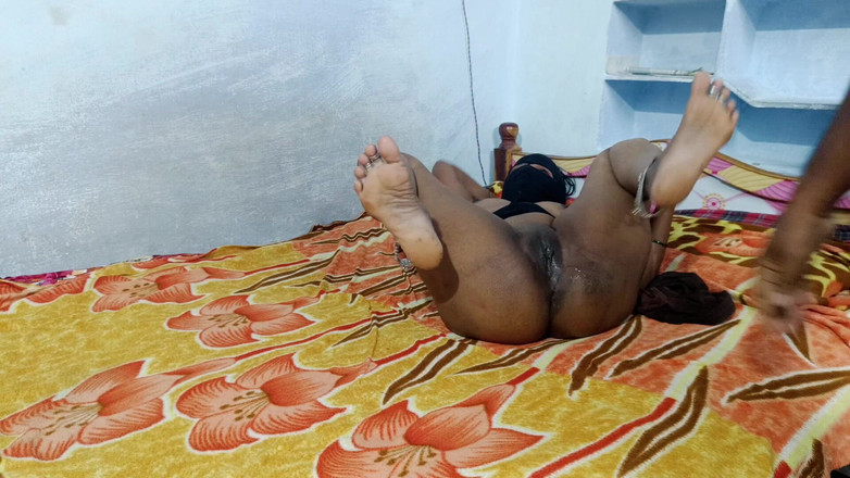 YourAnitha: Indische Hete Vrouw Eigengemaakt Poesje Likken Tieten Drukken Op Pijpbeurt...