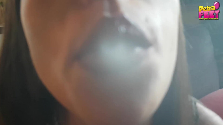 Smokin Fetish: Her beauty face on cam