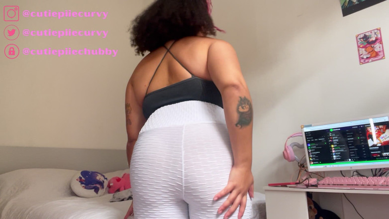 Cutiepiie Chubby: Товстушка приміряє легінси в тренажерному залі