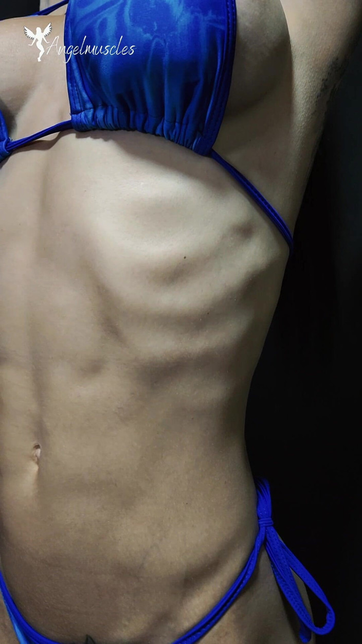 Angelmuscles: Menggantung tulang rusuk saya menonjol