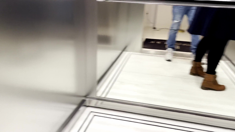 SlipCouple: Risky blowjob and big ass doggyfuck in a hotel elevator -...