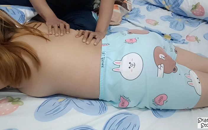 Skandal Story: Masajear a la tía dando regalos