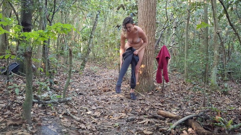 Gabi SweetCouplesStories: Eu conheci um estranho enquanto eu estava nua na floresta